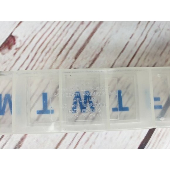 Blue Letter Vitamin Pill Reminder Container Organizer Dispenser 7 Day Storage - Picture 9 of 9